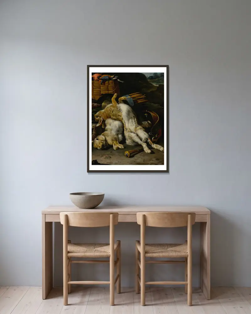 Ein Paar Kaninchen und kleine Vögel mit Jagdgeräten in einer Landschaft von Melchior d'Hondecoeter gerahmt an einer Wand