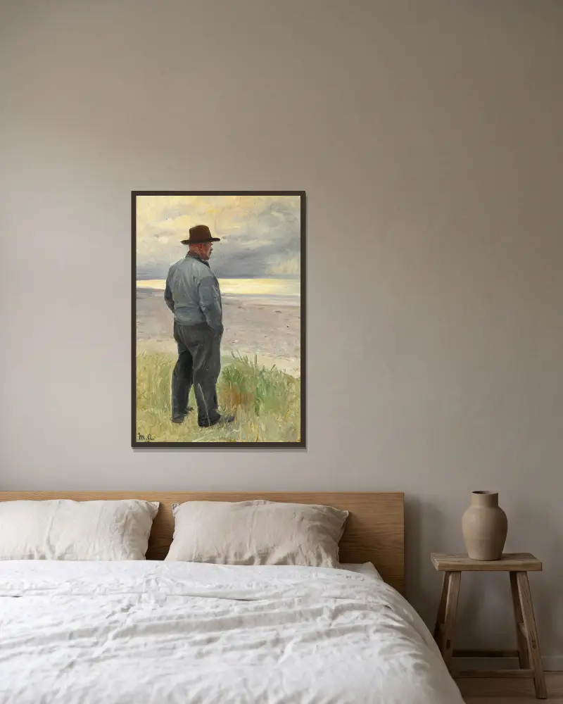 Fiskare blickar ut över havet av Michael Ancher inramad på en vägg