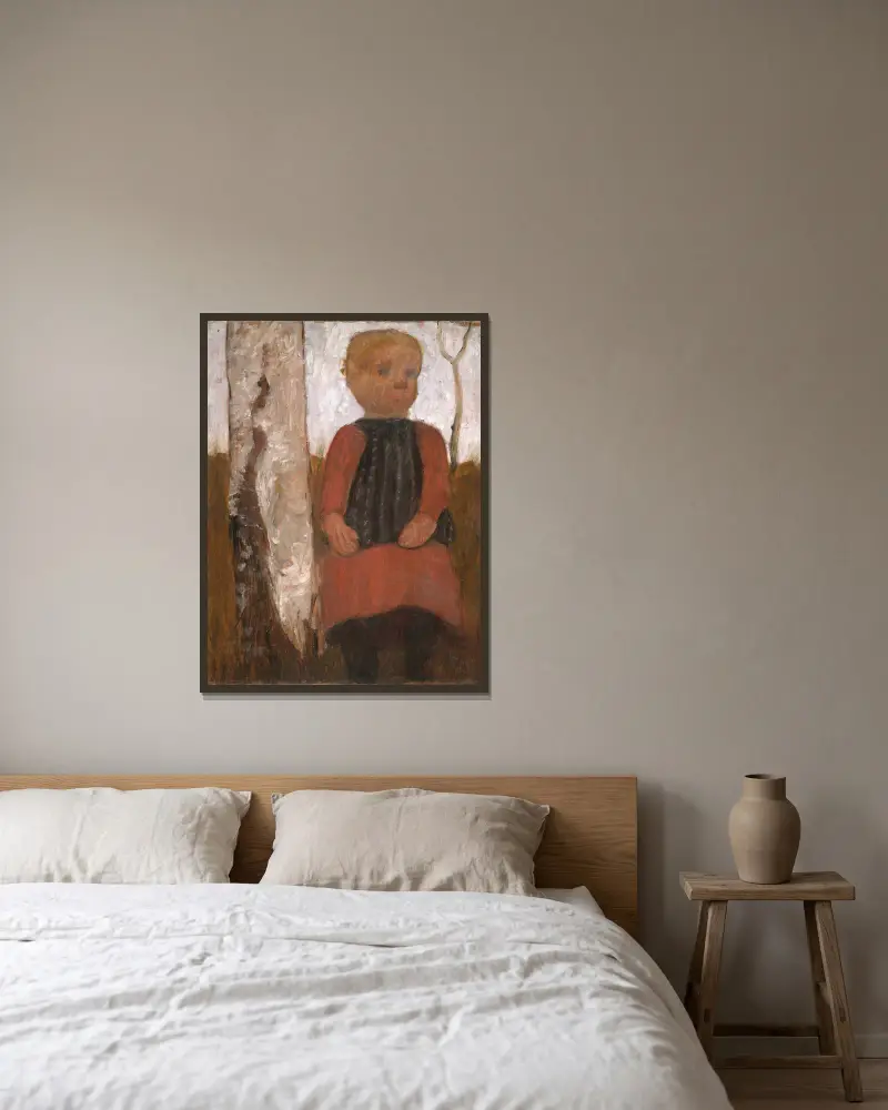 Flicka i röd klänning av Paula Modersohn-Becker inramad på en vägg