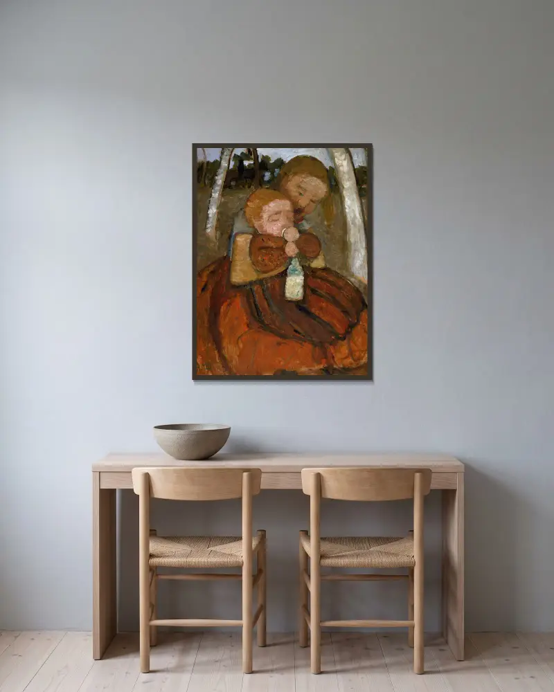 Flicka med baby bland björkar av Paula Modersohn-Becker inramad på en vägg