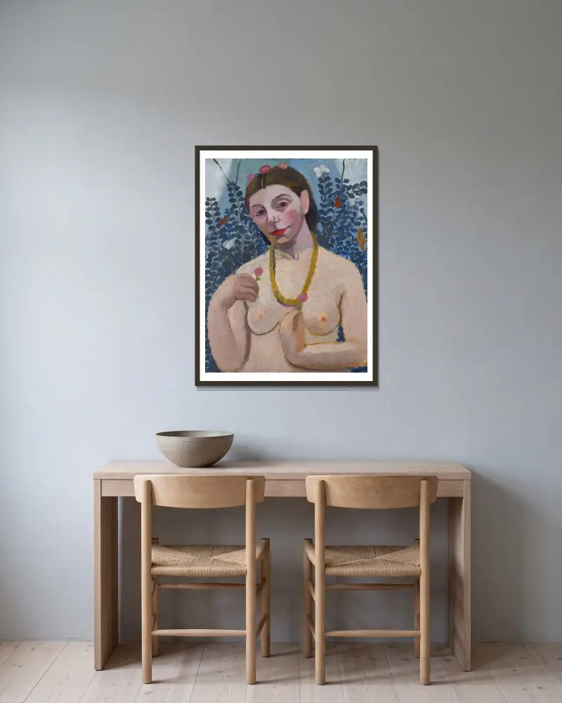 Självporträtt som halvnaket med bärnstenshalsband II av Paula Modersohn-Becker inramad på en vägg