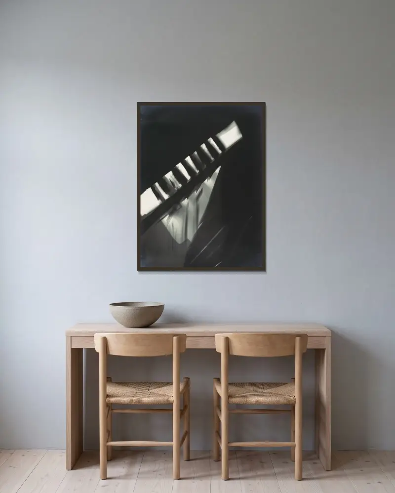 Fotogram, 1925 – Nr. 1, László Moholy-Nagy v rámu na stěně