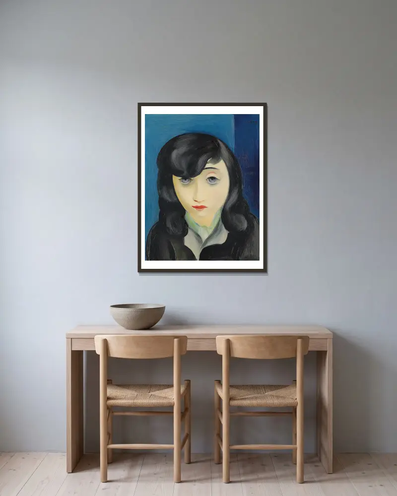 Porträtt av kvinna med lugg av Moïse Kisling inramad på en vägg