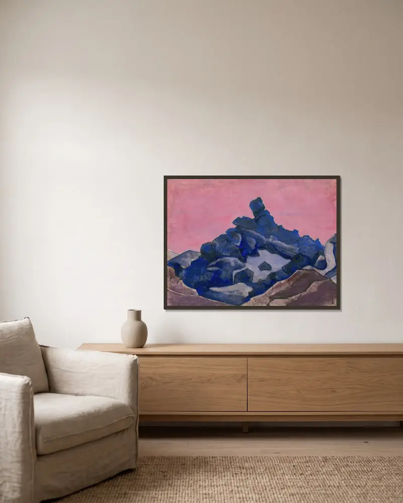 Blaue Klippe von Nicholas Roerich gerahmt an einer Wand