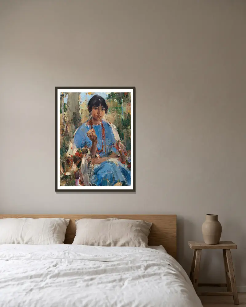 Indianflicka i blå klänning av Nicolai Fechin inramad på en vägg