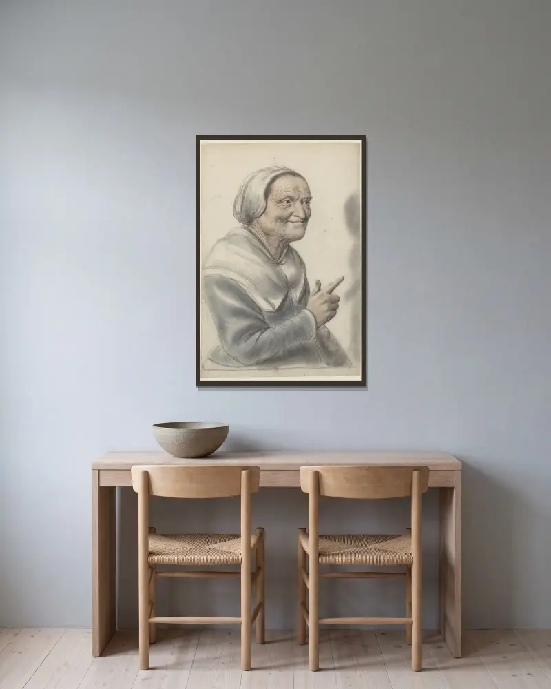 Ältere Frau mit weißer Kopfbedeckung, mit dem Zeigefinger zeigend, Dreiviertelansicht nach rechts von Nicolas Lagneau gerahmt an einer Wand