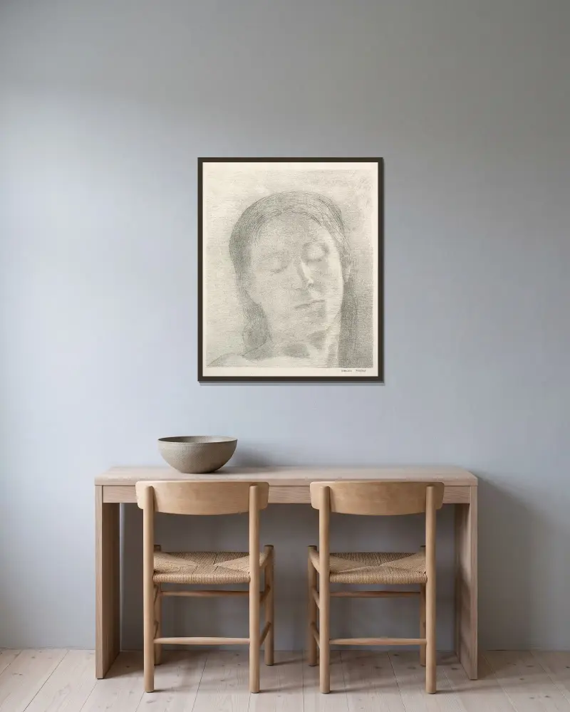 Geschlossene Augen von Odilon Redon gerahmt an einer Wand