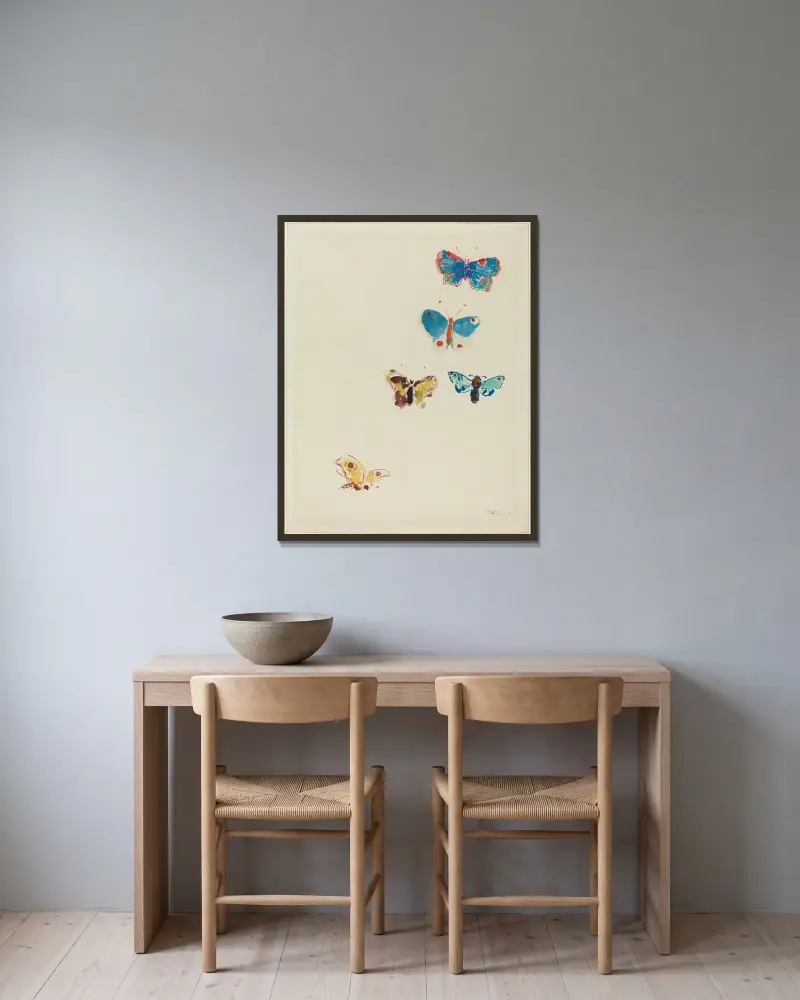 Five Butterflies av Odilon Redon inramad på en vägg