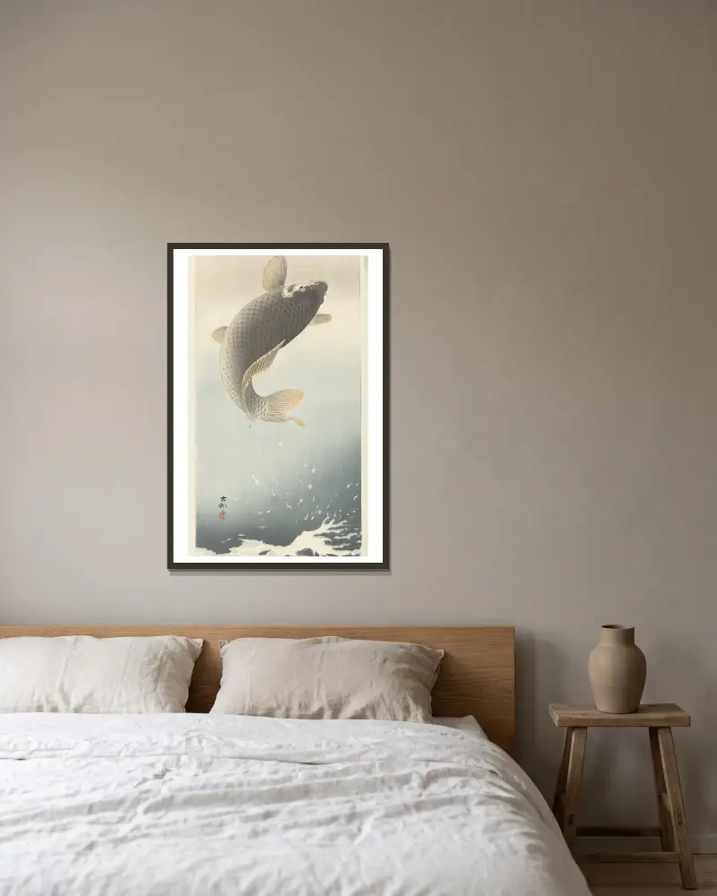 Karpfen von Ohara Koson gerahmt an einer Wand