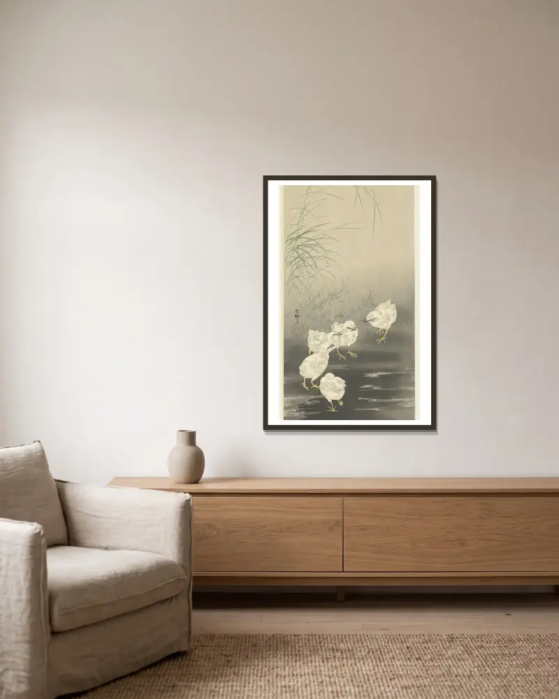Küken und Wurm von Ohara Koson gerahmt an einer Wand