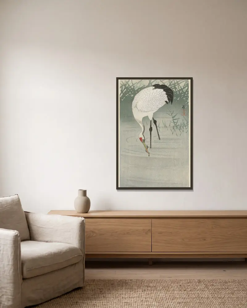 Fischender Kranich im flachen Wasser von Ohara Koson gerahmt an einer Wand