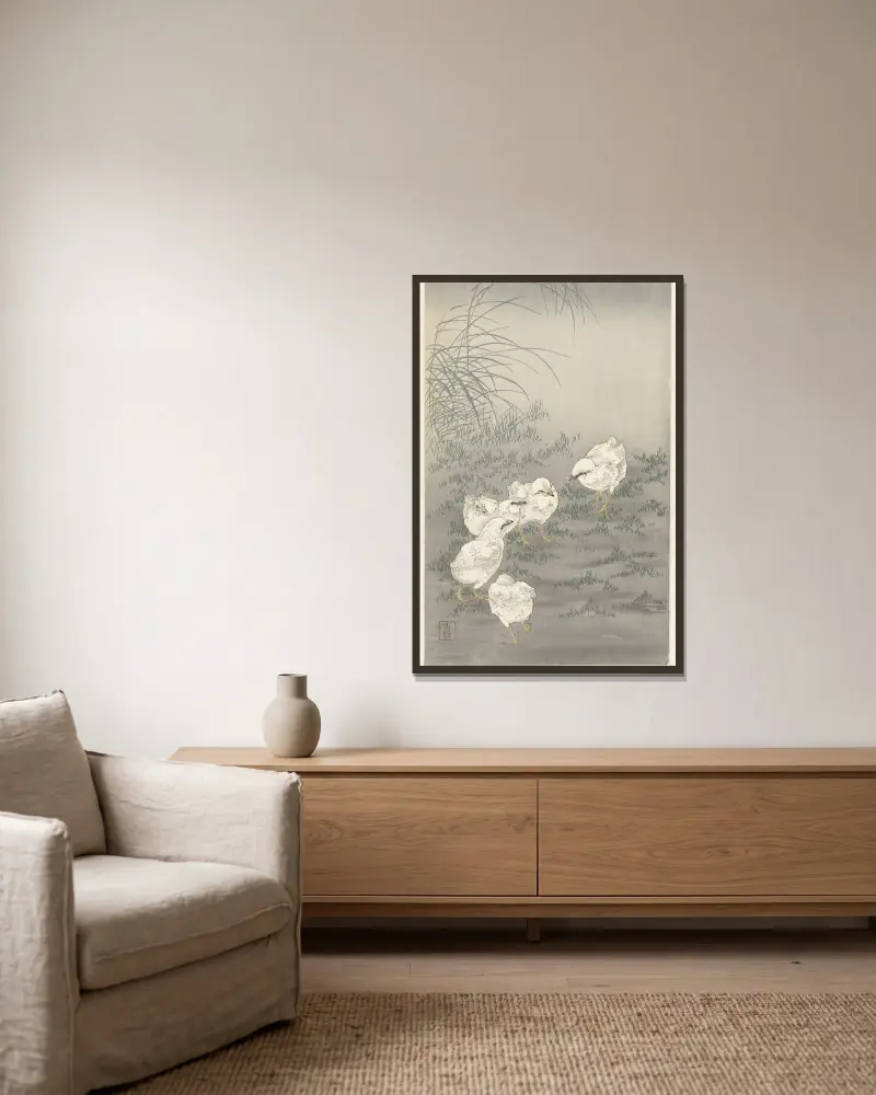 Fünf Küken von Ohara Koson gerahmt an einer Wand