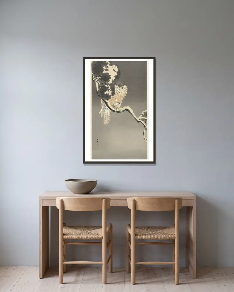 Habicht mit Spatz von Ohara Koson gerahmt an einer Wand