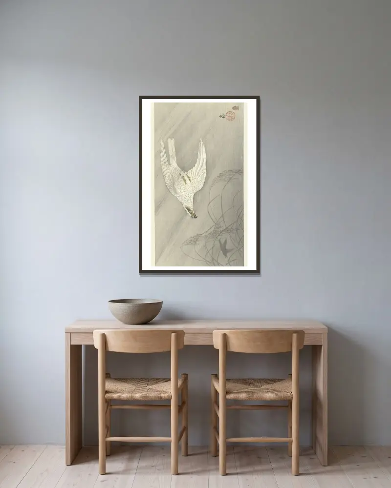 Jagender Habicht von Ohara Koson gerahmt an einer Wand