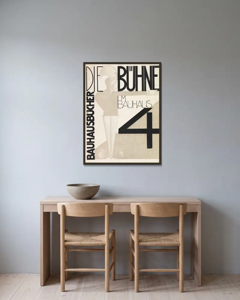 Die Bühne im Bauhaus von Oskar Schlemmer gerahmt an einer Wand