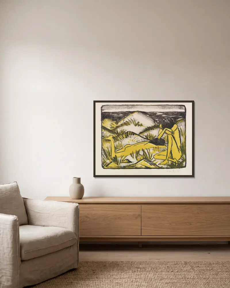 Ein in Dünen sitzendes und ein liegendes Mädchen (Zwei Mädchen in den Dünen, Sylt) von Otto Mueller gerahmt an einer Wand