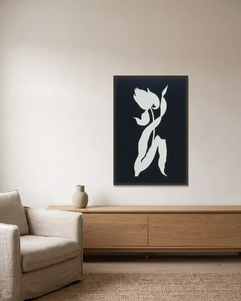 Tulpe von Philipp Otto Runge gerahmt an einer Wand