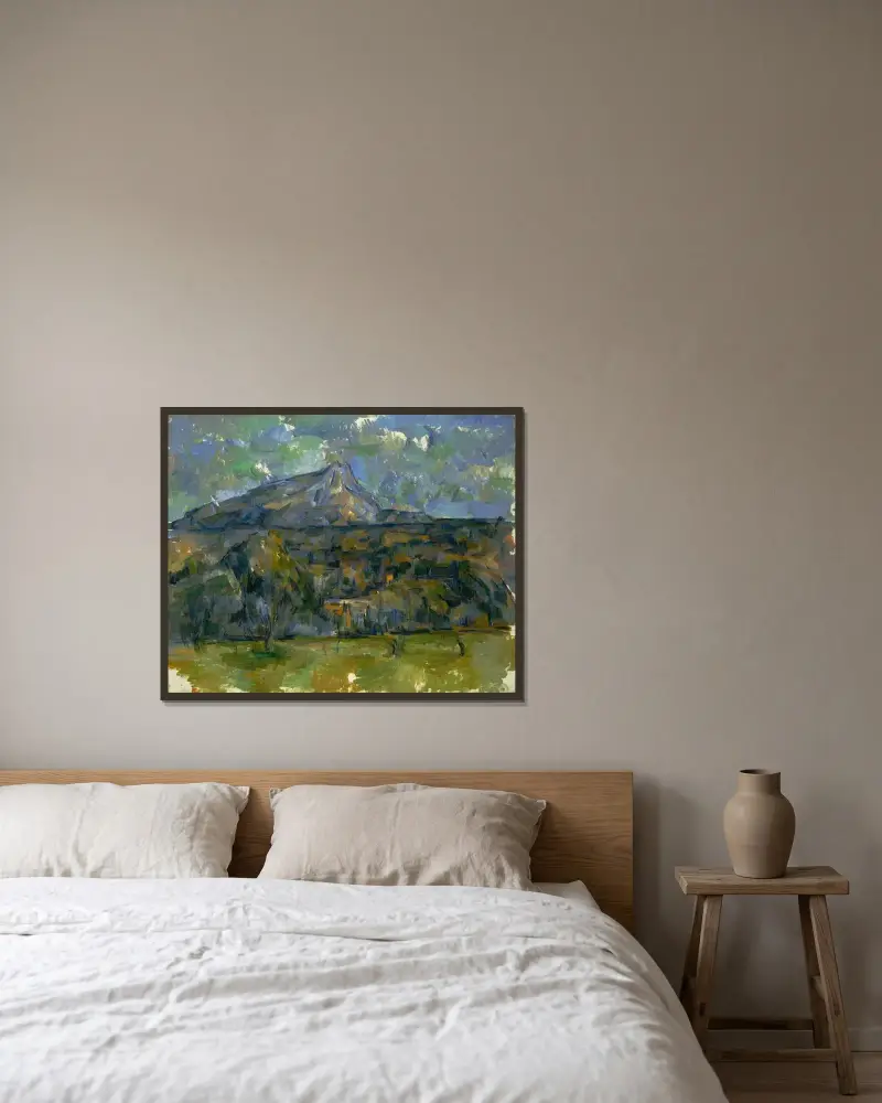 Mont Sainte-Victoire av Paul Cézanne inramad på en vägg