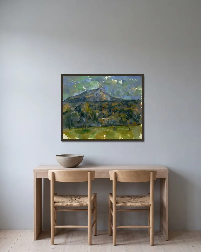 Mont Sainte-Victoire av Paul Cézanne inramad på en vägg