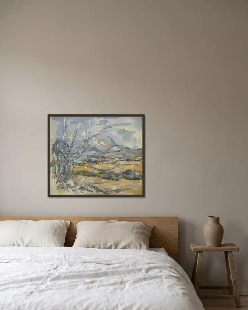 Montagne Sainte-Victoire av Paul Cézanne inramad på en vägg
