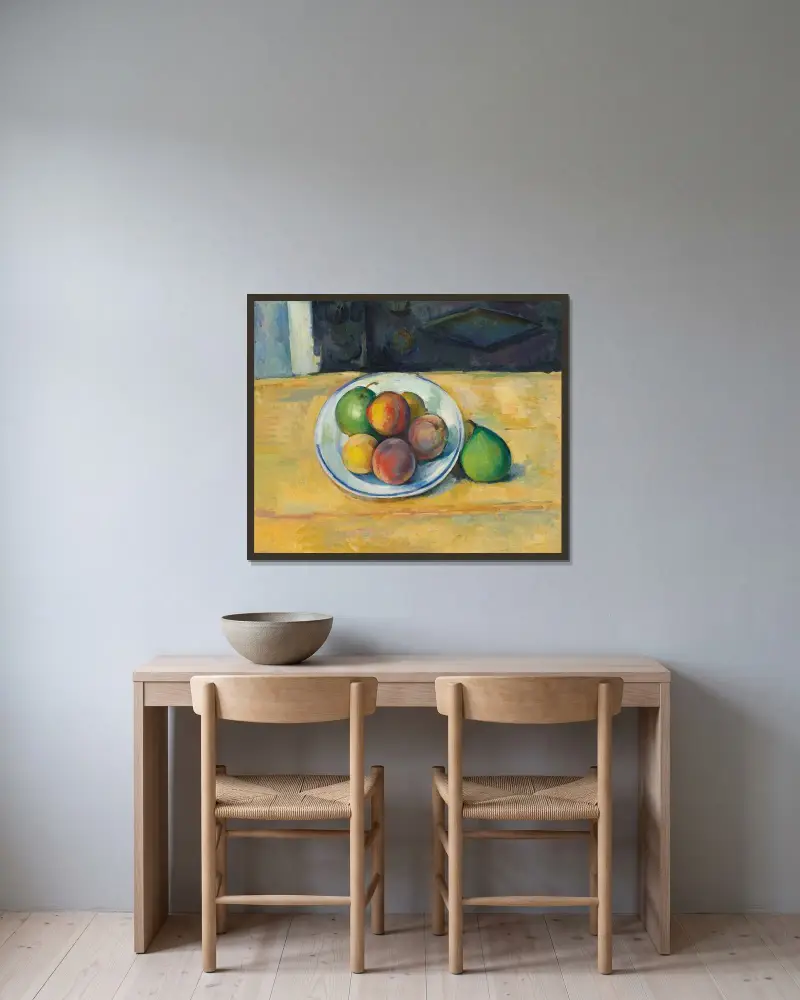 Stilleben med persikor och päron av Paul Cézanne inramad på en vägg