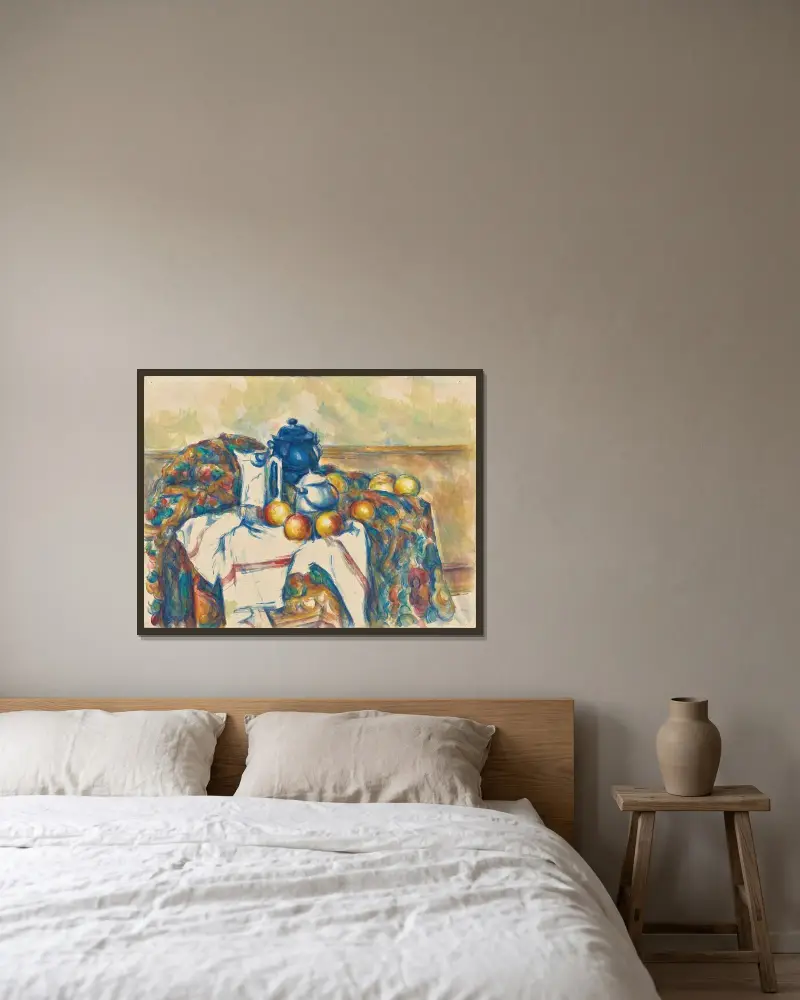 Still Life with Blue Pot av Paul Cézanne inramad på en vägg