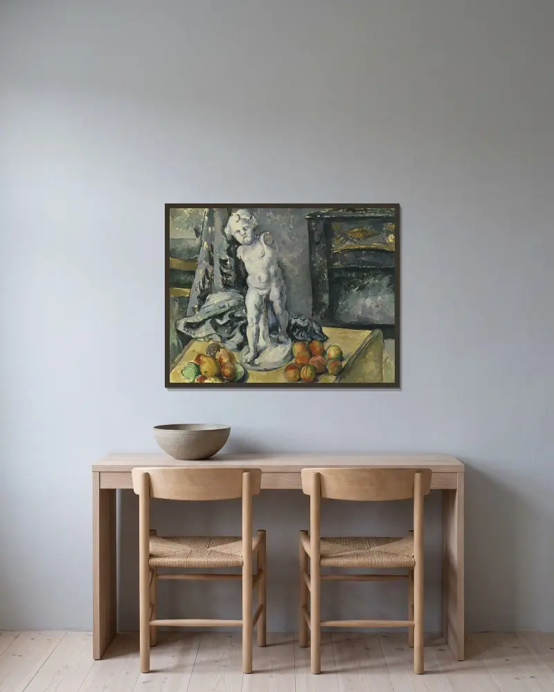 Still Life with Plaster Cupid av Paul Cézanne inramad på en vägg