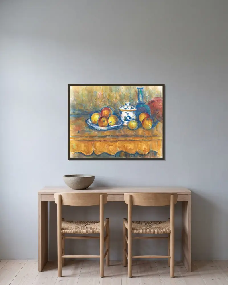 Stillleben mit blauer Flasche, Zuckerdose und Äpfeln von Paul Cézanne gerahmt an einer Wand
