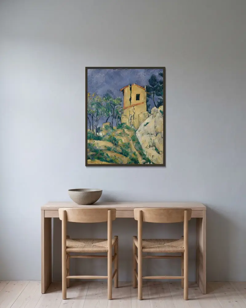 The House with the Cracked Walls av Paul Cézanne inramad på en vägg