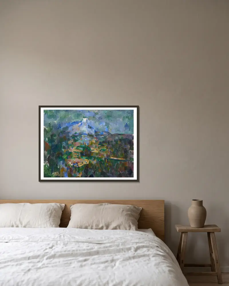 The Mont Sainte-Victoire Seen From Les Lauves av Paul Cézanne inramad på en vägg