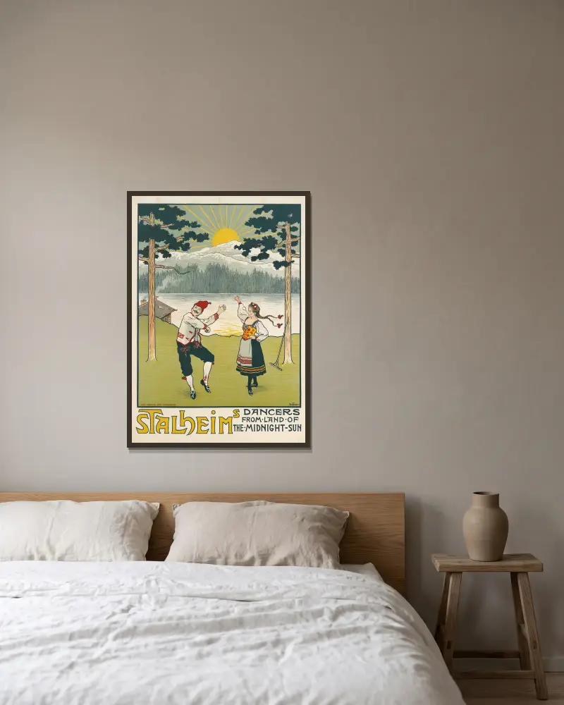 Stalheims Tänzer aus dem Land der Mitternachtssonne von Paul Fischer gerahmt an einer Wand