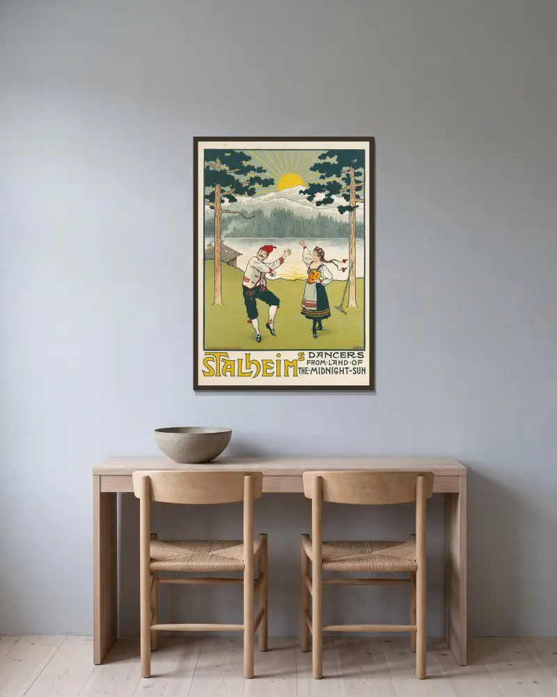 Stalheims Tänzer aus dem Land der Mitternachtssonne von Paul Fischer gerahmt an einer Wand