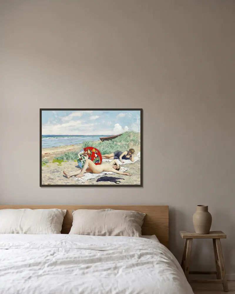 Zwei Mädchen und ein japanischer Sonnenschirm am Strand von Hornbæk von Paul Fischer gerahmt an einer Wand
