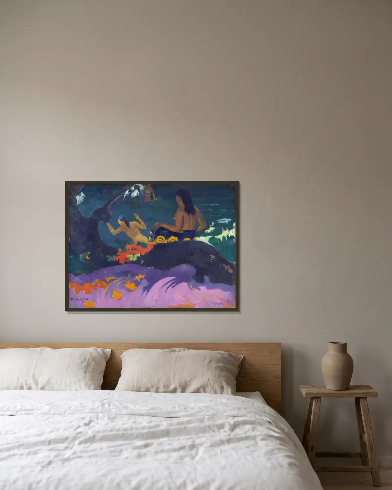 Fatata te Miti (By the Sea) av Paul Gauguin inramad på en vägg
