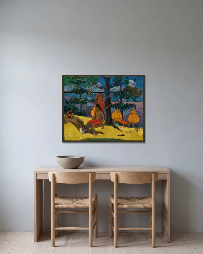 Drottningen – Kvinnan med mangofrukterna av Paul Gauguin inramad på en vägg