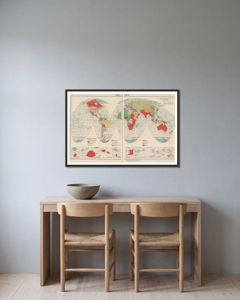 Welt – politisch von John Paul Goode gerahmt an einer Wand