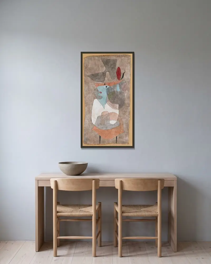 Klobouk, dáma a malý stůl, Paul Klee v rámu na stěně
