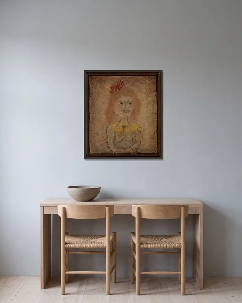 Litet porträtt av en flicka i gult, 1925 – nr 2 av Paul Klee inramad på en vägg