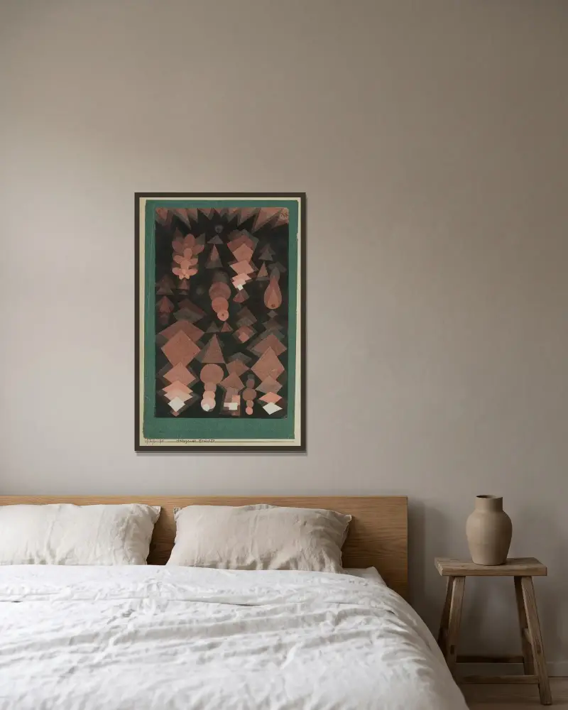 Aufgehängte Frucht von Paul Klee gerahmt an einer Wand