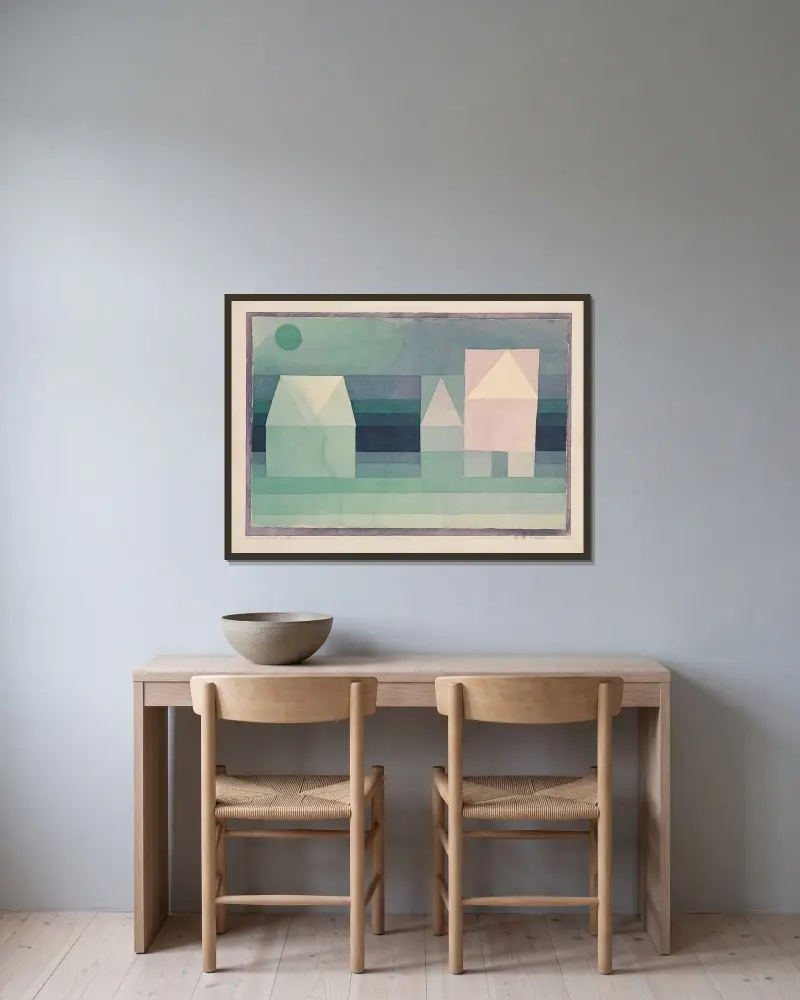 Three Houses av Paul Klee inramad på en vägg