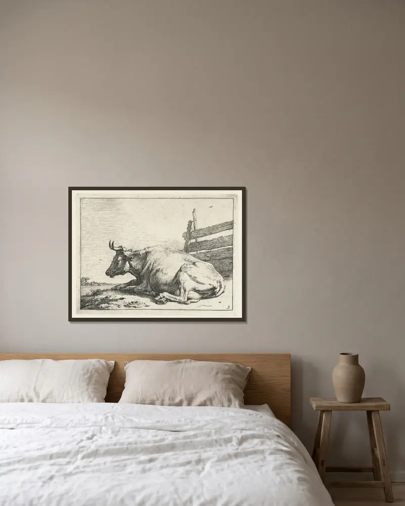 Liegende Kuh an einem Zaun von Paulus Potter gerahmt an einer Wand