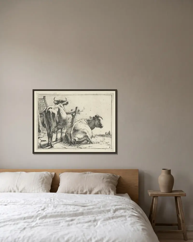 Zwei Kühe von hinten gesehen von Paulus Potter gerahmt an einer Wand