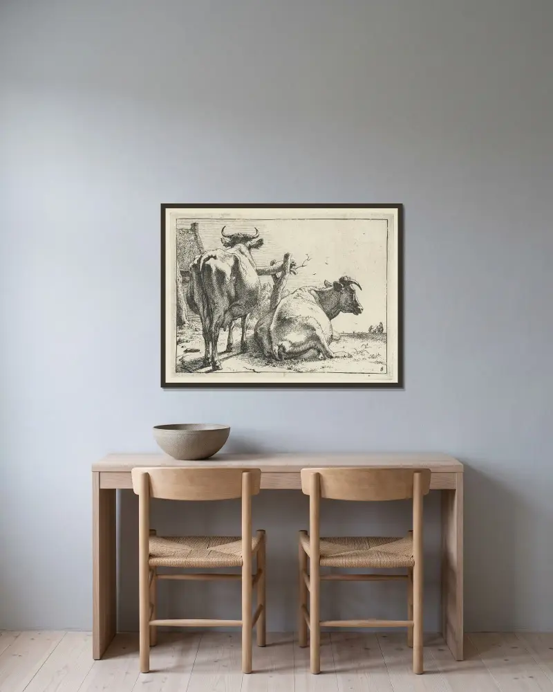 Zwei Kühe von hinten gesehen von Paulus Potter gerahmt an einer Wand