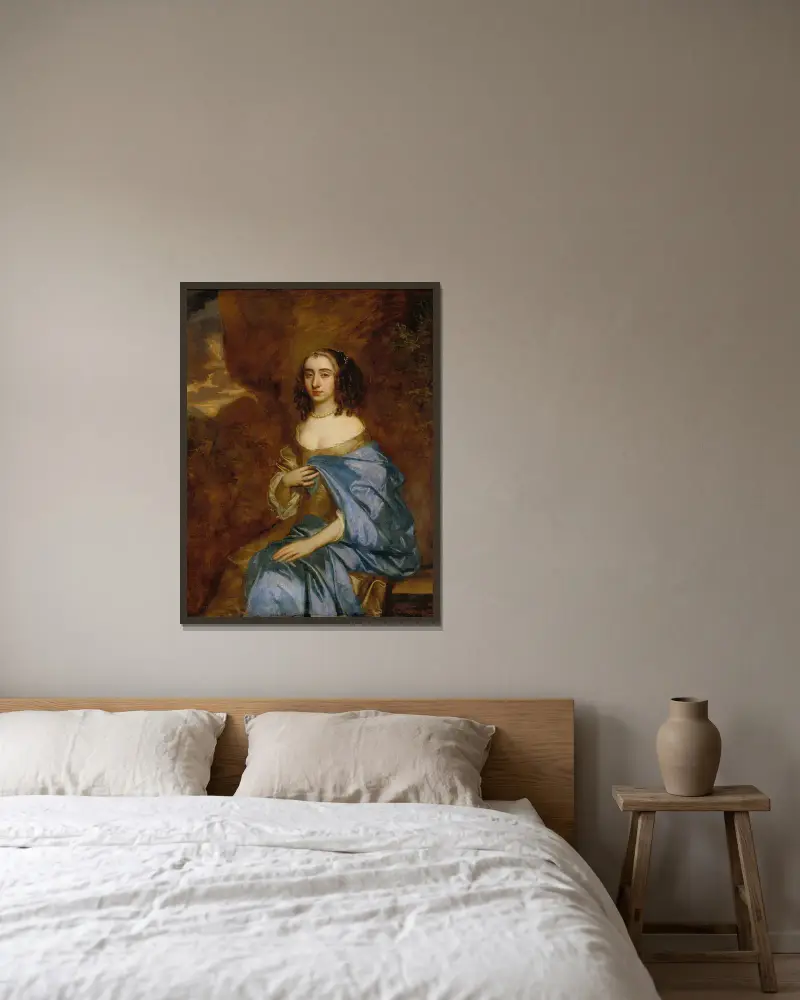 Porträtt av en dam med ett blått draperi av Sir Peter Lely inramad på en vägg