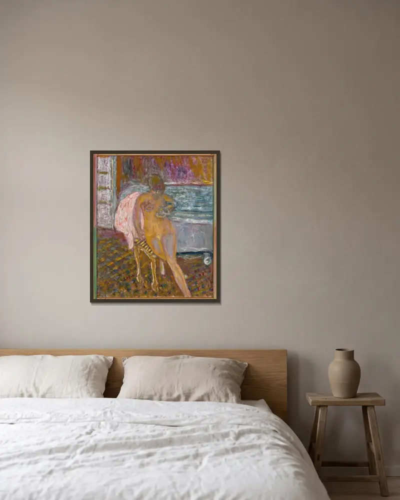 Kvinna vid sin toalett av Pierre Bonnard inramad på en vägg