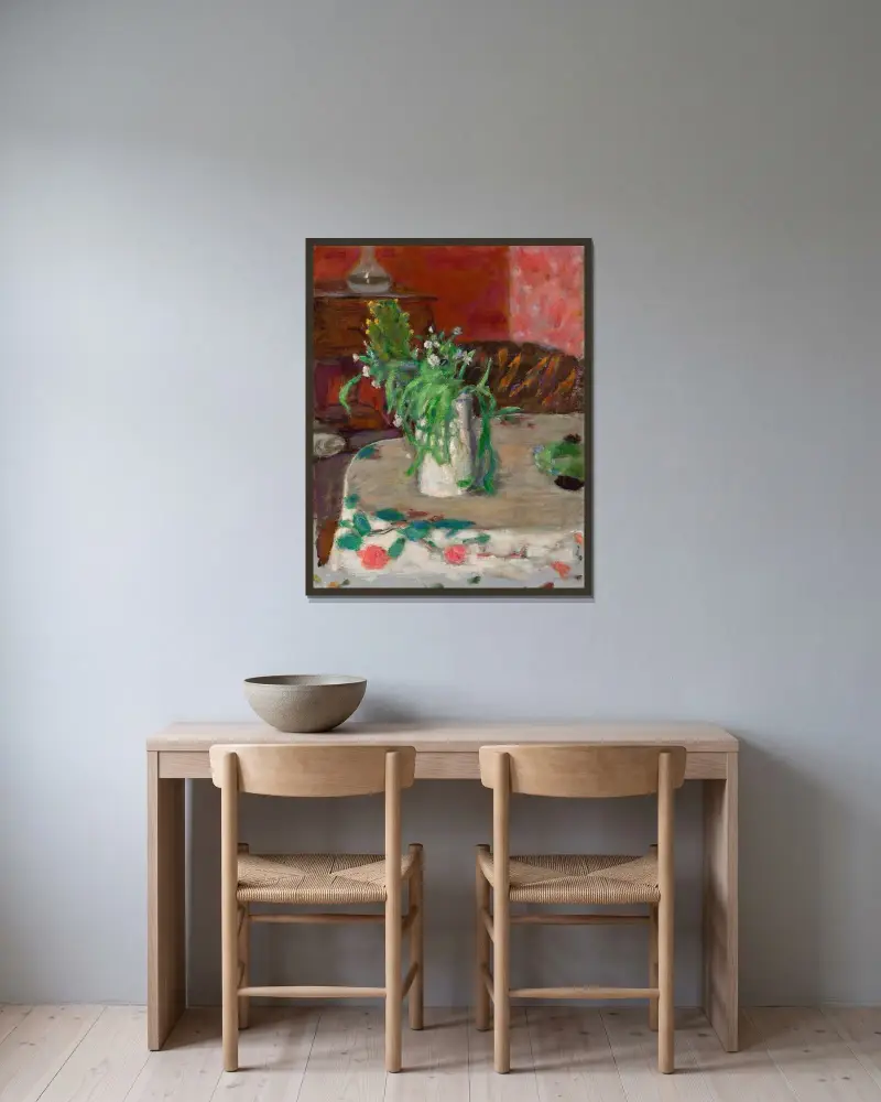 Fleurs et carafe av Pierre Bonnard inramad på en vägg