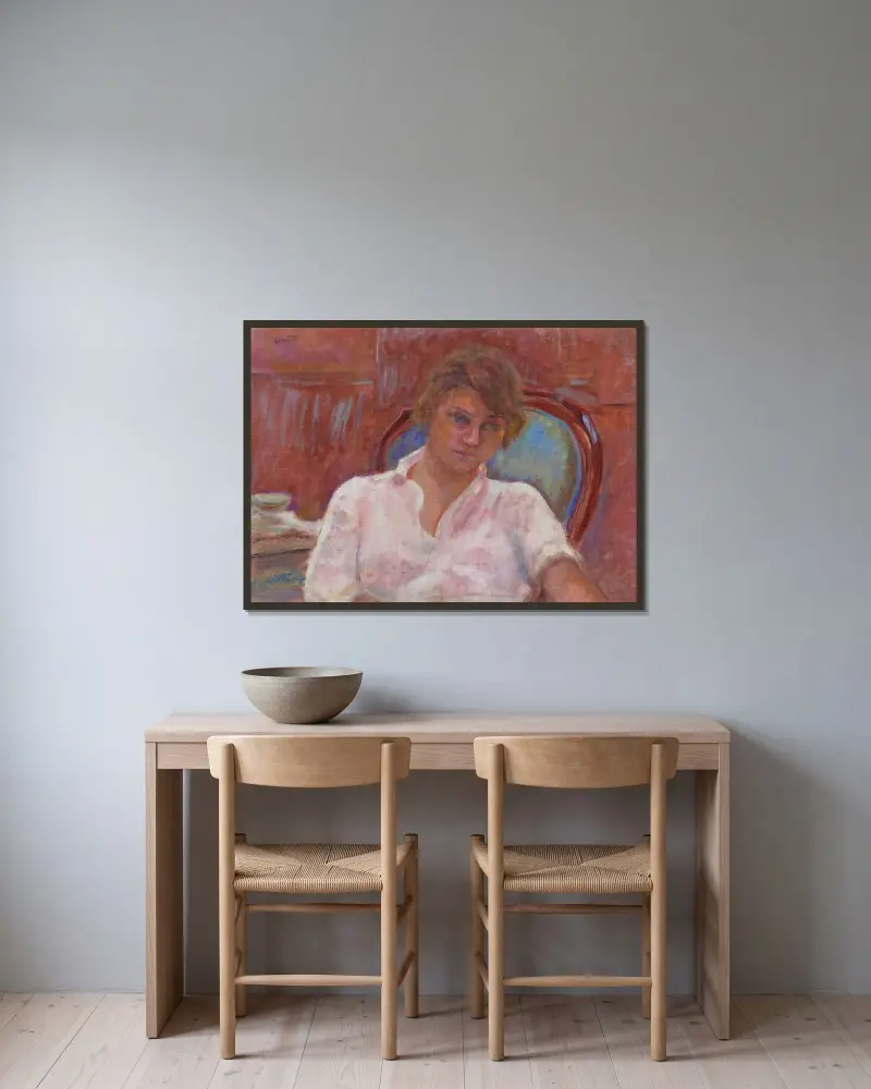 Ung kvinna drömmande i en fåtölj, Harmoni i rosa av Pierre Bonnard inramad på en vägg