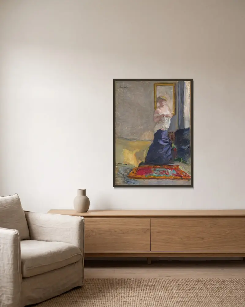 Ung kvinna som klär av sig av Pierre Bonnard inramad på en vägg