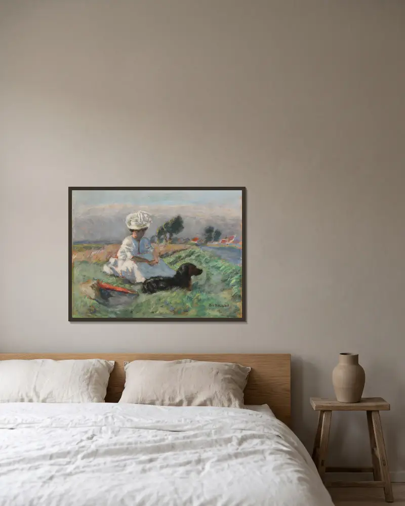 Frau mit Hund von Pierre Bonnard gerahmt an einer Wand