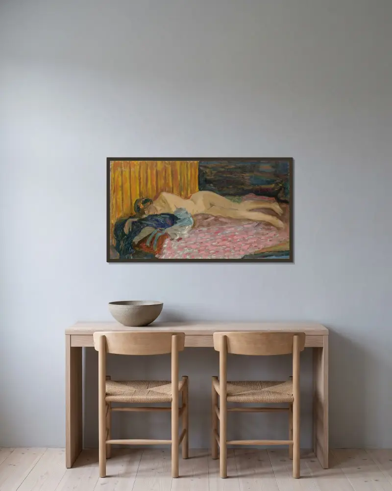 Růžová pohovka, Pierre Bonnard v rámu na stěně